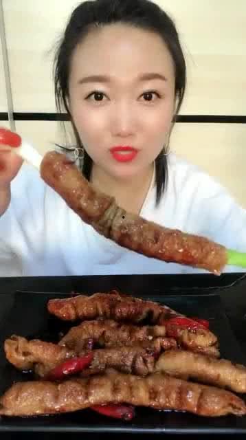 女生男友吃猪大肠爆料原视频,男友吃猪大肠引发网友热议，真实画面曝光！  第2张